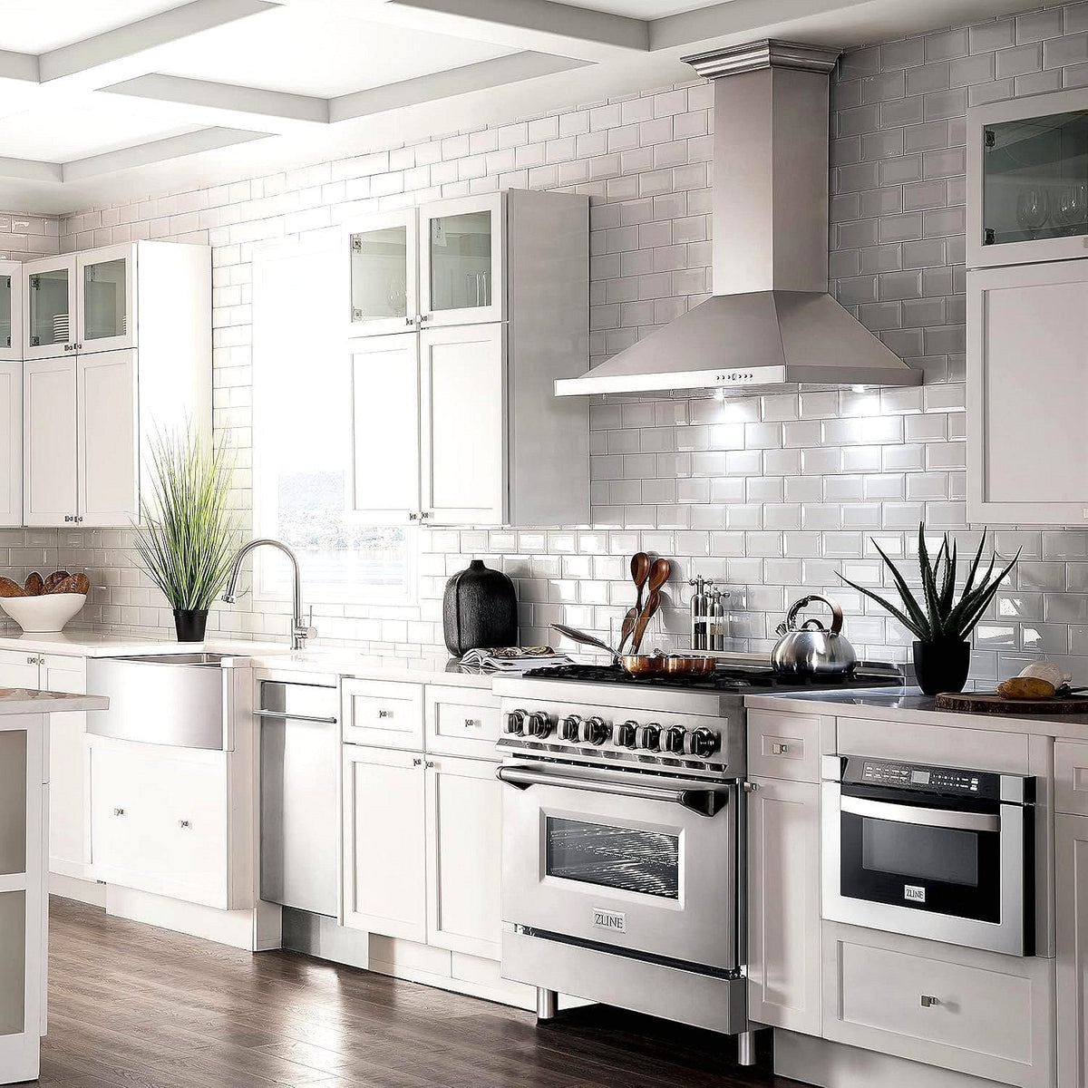 ZLINE Legacy 36 in. Dual-Fuel Range with 6-Burner Gas Cooktop and Electric Convection Oven (RA36)
